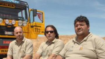 <b>PUNDONOR. </b>Toñejo, en el centro, junto a sus compañeros.