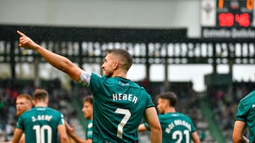 Heber, celebrando un gol con el Racing de Ferrol.