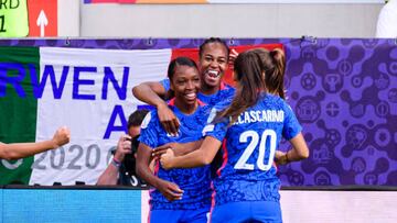 ROTHERHAM, ENGLAND - JULY 10: Grace Geyoro of France (L) celebrating her goal with her teammates during the UEFA Women's Euro England 2022 group D match between France and Italy at The New York Stadium on July 10, 2022 in Rotherham, United Kingdom. (Photo by Marcio Machado/Eurasia Sport Images/Getty Images)