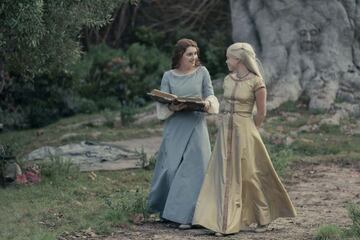 Lady Alicent y la princesa Rhaenyra Targaryen.