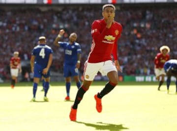 Jesse Lingard marca el primer gol del Manchester United.