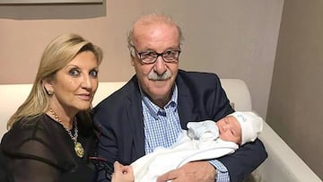 Vicente del Bosque nos presenta a su primer nieto Vicente