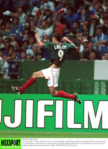 MEXICO WC 2002
13 June 2002:  Action photo of mexican Jared Borgetti celebrating a goal scored against Italy, during World Cup 2002 game./Foto de accion del mexicano Jared Borgetti celebrando un gol anotado en contra de Italia, durante juego de la Copa del Mundo 2002. MEXSPORT/DAVID LEAH