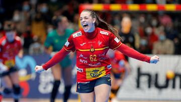 Paula Arcos celebra uno de sus goles en el Mundial de Balonmano.