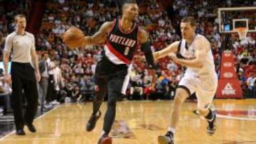 Damian Lillard ante Goran Dragic.