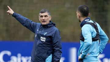 Mendilibar, en un entrenamiento con el Eibar.