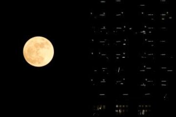 La superluna en Hong Kong.