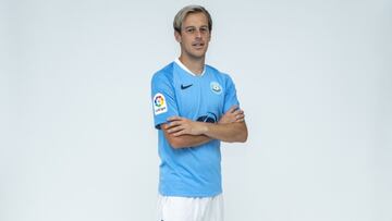 Javi Lara posa con los colores de la UD Ibiza