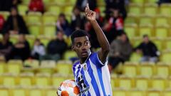 FILE PHOTO: Soccer Football - Europa League - Group B - AS Monaco v Real Sociedad - Stade Louis II, Monaco - November 25, 2021 Real Sociedad's Alexander Isak celebrates scoring their first goal REUTERS/Eric Gaillard/File Photo