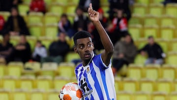 FILE PHOTO: Soccer Football - Europa League - Group B - AS Monaco v Real Sociedad - Stade Louis II, Monaco - November 25, 2021 Real Sociedad's Alexander Isak celebrates scoring their first goal REUTERS/Eric Gaillard/File Photo