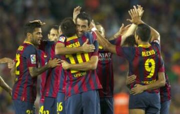 El equipo celebra la victoria.