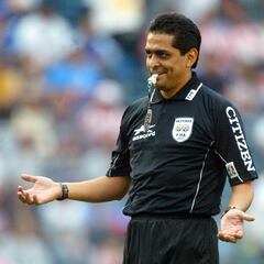 Felipe Ramos Rizo y la carta de la Comisión  de Arbitraje que exhibe a los silbantes