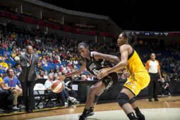 ASTOU NDOUR. En 2014 se convertía en la española con una elección más alta en el draft: Astou fue seleccionada por las San Antonio Star en el puesto 16. El 27 de julio debutó con la franquicia texana. Jugó 8 partidos en los que firmó 2,1 puntos y 1,1 rebotes en algo más de cuatro minutos.