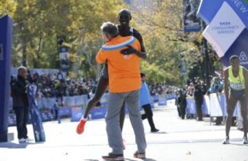 Wilson Kipsang tras ganar la prueba. 