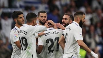 Soccer Football - LaLiga - Real Madrid v Rayo Vallecano - Santiago Bernabeu, Madrid, Spain - May 24, 2023 Real Madrid's Rodrygo celebrates scoring their second goal with teammates REUTERS/Violeta Santos Moura