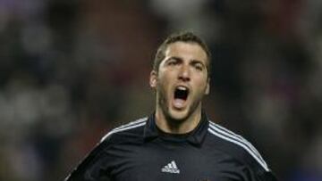 <b>HAT-TRICK.</b> Higuaín y Messi convirtieron tres goles cada uno en la última jornada.