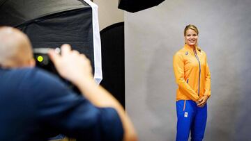 Dafne Schippers posa para los fotógrafos durante una conferencia de prensa en Holanda.