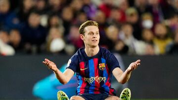 BARCELONA, 19/03/2023.- El centrocampista del FC Barcelona Frenkie de Jong durante el encuentro correspondiente a la jornada 26 de Liga en Primera División que FC Barcelona y Real Madrid disputan hoy domingo en el Camp Nou, en Barcelona. EFE/Enric Fontcuberta
