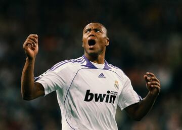 Julio Baptista llegó en 2005 a las filas del conjunto blanco. Recordado por el gol que marcó al Barcelona en el Camp Nou, nunca recordó al futbolista potente y llegador que brilló en el Sevilla.