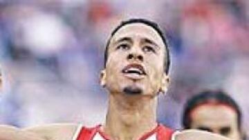 <b>SEÑAL DE VICTORIA. </b>Ramzi estiró los brazos a su entrada en la línea de meta: ya se había metido en el bolsillo su doblete.