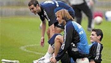 <B>ESTRELLAS</B>. Mendieta fue, junto con Helguera y Casillas, uno de los protagonistas ante Eire.