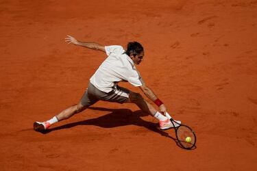 Awesome Nadal reaches 12th French Open final by defeating Federer in Paris again
