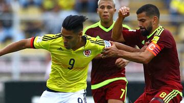 Falcao y Tom&aacute;s Rinc&oacute;n durante un Venezuela - Colombia por Eliminatorias.