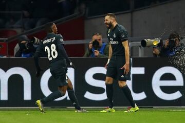 0-1. Karim Benzema celebró el primer gol.