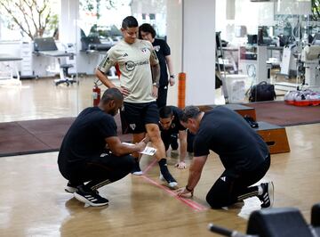 James Rodríguez, volante colombiano, en su primer entrenamiento con Sao Paulo.