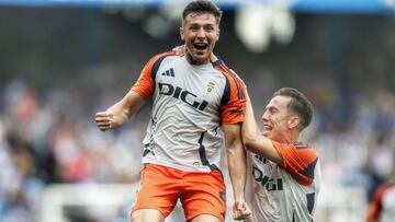 Del Moral celebra su gol con el Oviedo