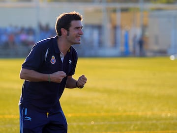 El actual técnico del Oviedo, Luis Carrión, en acción durante su etapa al frente del Espanyol Femenino (2011-2013).