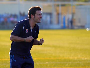 El actual técnico del Oviedo, Luis Carrión, en acción durante su etapa al frente del Espanyol Femenino (2011-2013).