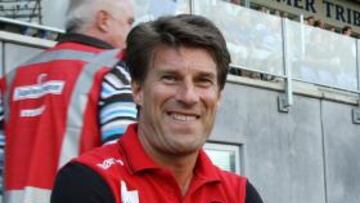 Laudrup, en el banquillo.