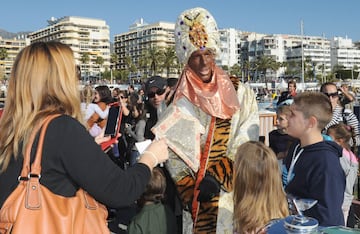 El holandés, Ruud Van Nistelrooy, se disfrazó de Baltasar para la Cabalgata de Reyes de Marbella en 2013. 