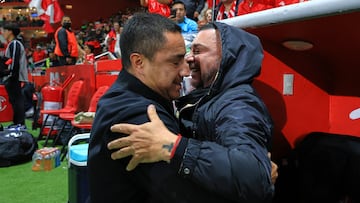 Efrain Juarez head coach of Pumas and Antonio Mohamed head coach of Toluca during the 5th round match between Toluca and Pumas UNAM as part of the Liga BBVA MX, Torneo Apertura 2025 at Nemesio Diez Stadium, on August 16, 2025 in Toluca, Estado de Mexico, Mexico.