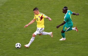 Mateus Uribe en acción frente al jugador de Senegal Sadio Mane durante el partido Senegal-Colombia, del Grupo H del Mundial de Fútbol de Rusia 2018, en el Samara Arena de Samara, Rusia, hoy 28 de junio de 2018 REUTERS/David Gray