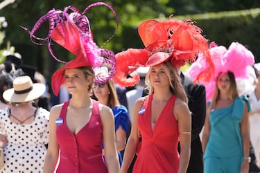 Asistentes a las carreras en el tercer día de Royal Ascot en el hipódromo de Ascot, en el condado de Berkshire.