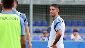 Primer día de entrenamiento con la Real Sociedad para los jugadores, que tuvieron competiciónes con sus selecciones y para los que disputaron el playoff de ascenso.