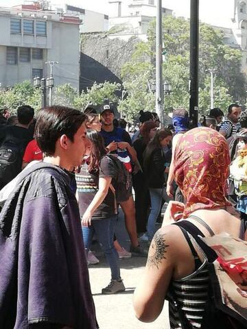 Iván Morales, delantero de Colo Colo, se sumó a las protestas en Santiago. 