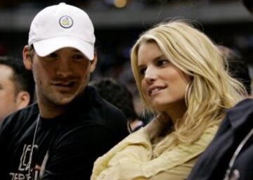 La cantante y modelo estadounidense estuvo envuelta en una relación con el QB de los Vaqueros de Dallas Tony Romo.