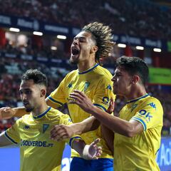 Koba ralentiza la llegada de Peter