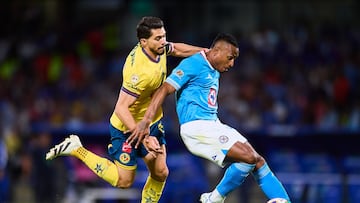 Henry Martin (L) of America fights for the ball with Willer Ditta (R) of Cruz Azul during the Semi-Final first leg match between Cruz Azul and America as part of the Liga BBVA MX, Torneo Clausura 2025 at Olimpico Universitario Stadium on May 15, 2025 in Mexico City, Mexico.