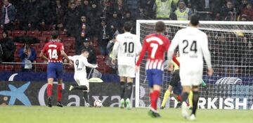 ??EMPATA GAMEIRO!! ?Recibi¨® Santi Mina el bal¨®n dentro del ¨¢rea, hizo un sombrero precioso para superar a God¨ªn y le dio el pase de la muerte para que el franc¨¦s solo tuviera que empujarla ante Oblak!