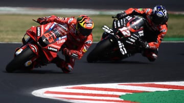 Ducati Lenovo's Italian rider Francesco Bagnaia (L) and Aprilia Racing's Spanish rider Maverick Vinales compete during the San Marino MotoGP race at the Misano World Circuit Marco-Simoncelli in Misano Adriatico on September 4, 2022. (Photo by Filippo MONTEFORTE / AFP) (Photo by FILIPPO MONTEFORTE/AFP via Getty Images)