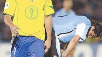 <b>MALA RACHA. </b>Ronaldo tampoco pudo marcar ante Uruguay. En la imagen lamenta una ocasión perdida.