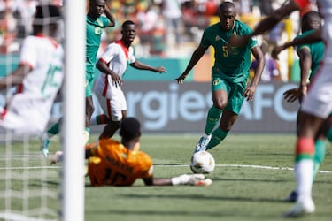 Invisible para Emery, héroe en África