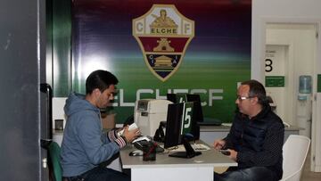 12/04/18 VENTA DE ENTRADAS EN EL ESTADIO MANUEL MARTINEZ VALERO ESTADIO DEL ELCHE