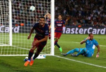 Pedro celebra el definitivo 5-4 al Sevilla durante el partido de Supercopa de Europa de 2015. 