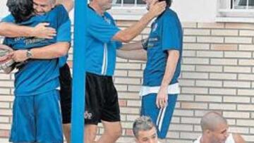 <b>BIENVENIDOS. </b>Aimar, Diego y Diogo fueron recibidos con entusiasmo por el vestuario.