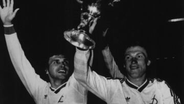 Los jugadores del Dynamo de Kiev celebran el título.